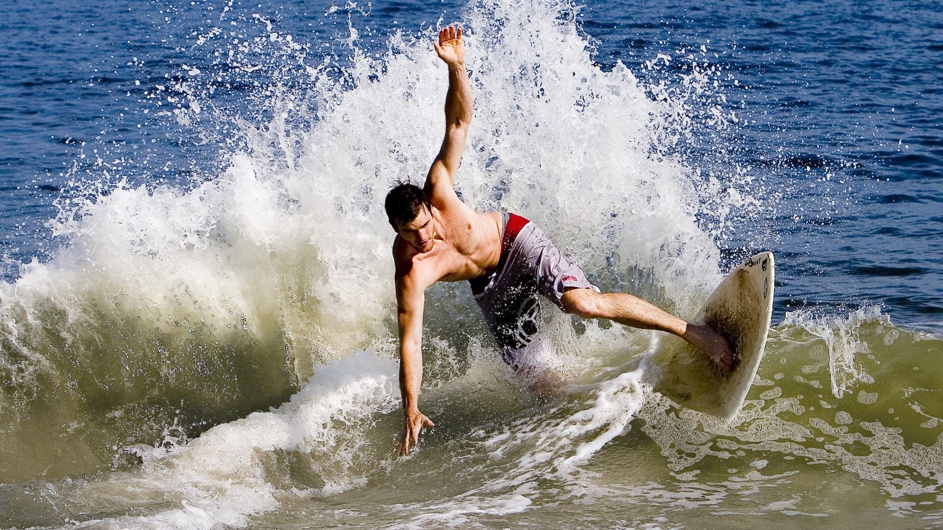 孤胆英雄与团队荣光，德约科维奇戴维斯杯翻盘背后的国家重量