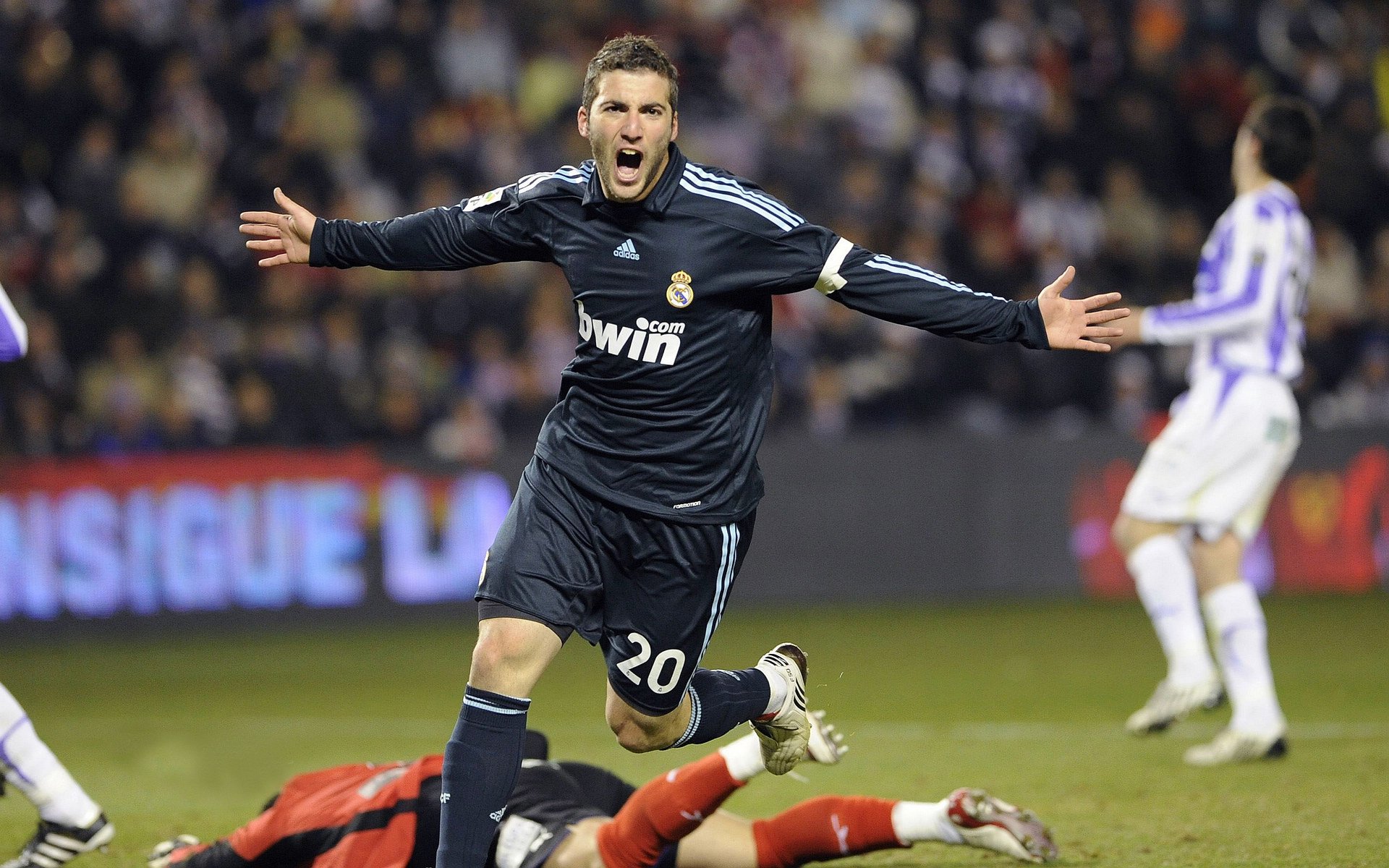 孤胆英雄与全能战士，当独行侠绝杀掘金，西亚卡姆统治全场